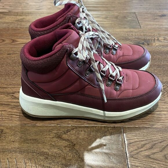 Target Burgundy weatherproof shoes. Sz 7 - Picture 1 of 7